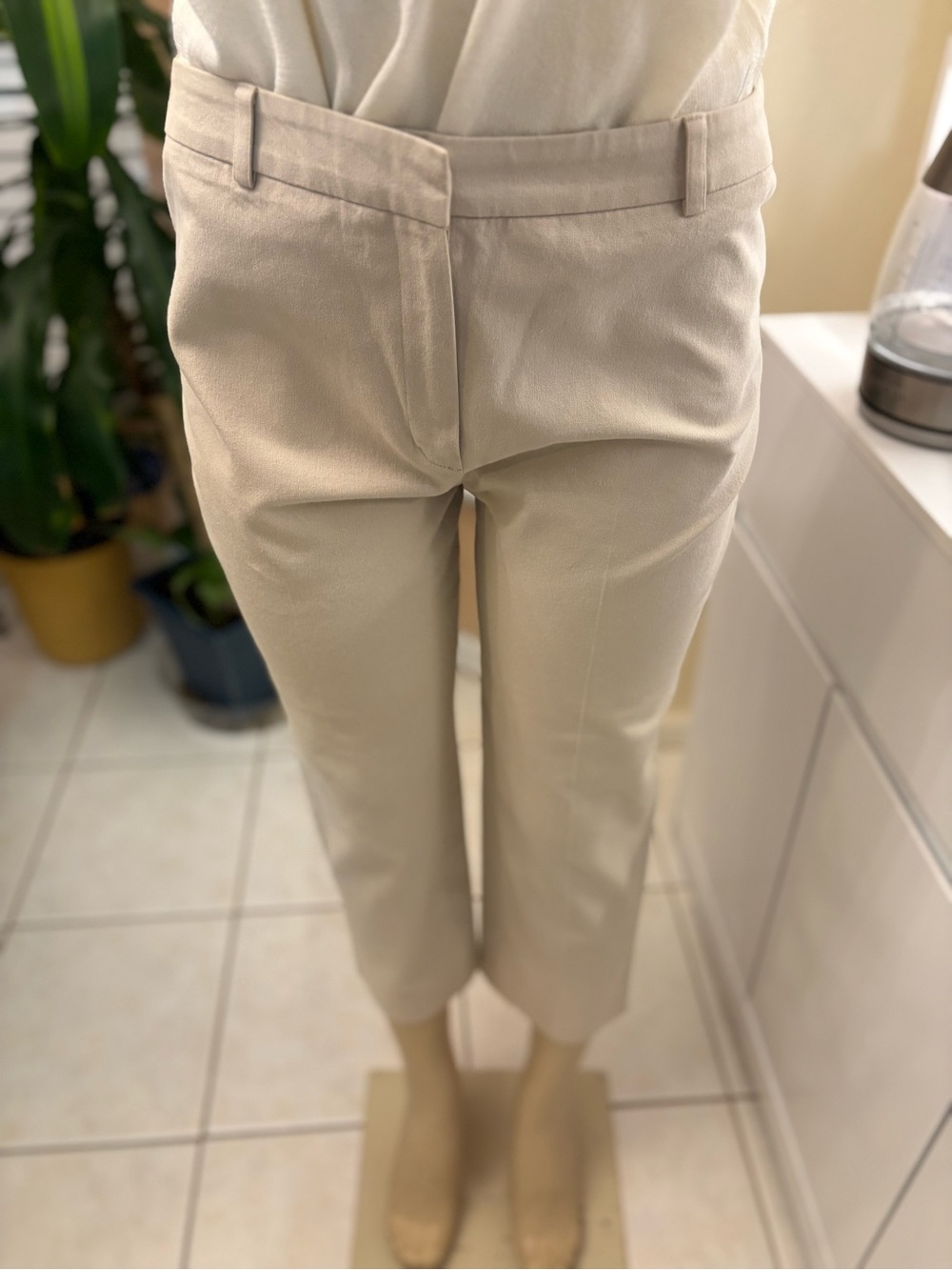 WOMYN-Women’s Beige Capris